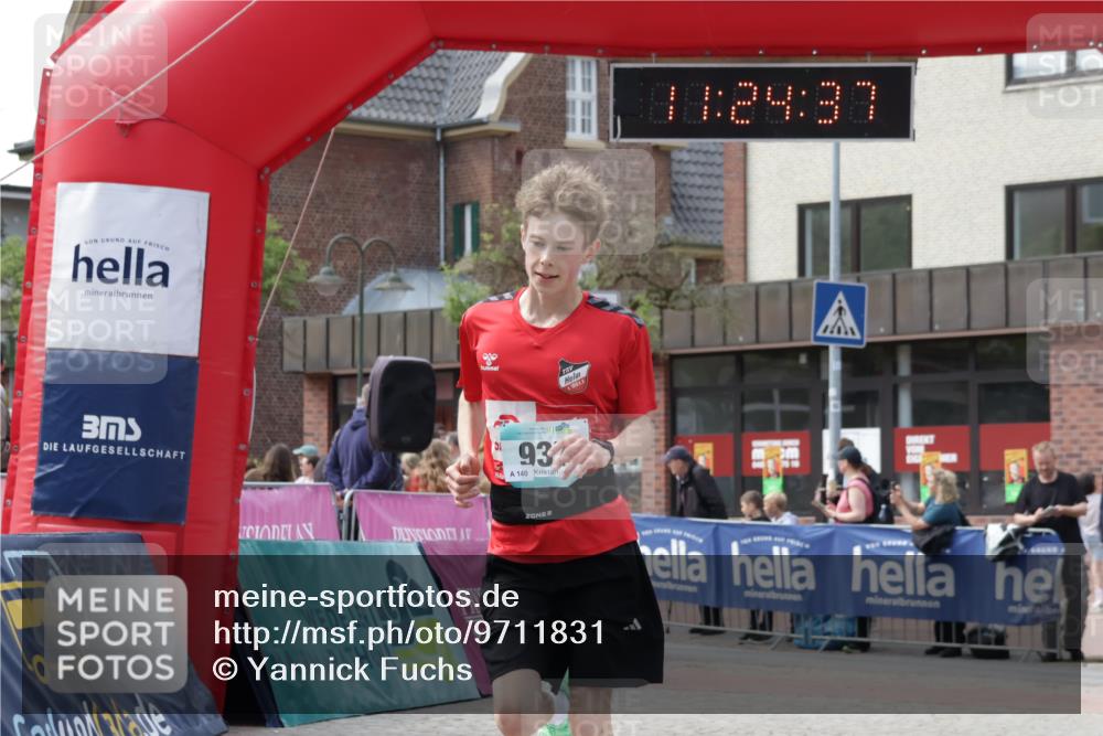 10.05.2026 - 8. Wedeler Halbmarathon Yannick Fuchs http://msf.ph/oto/9711831 10.05.2026 11:24:35 Ziel 937 meine-sportfotos.de