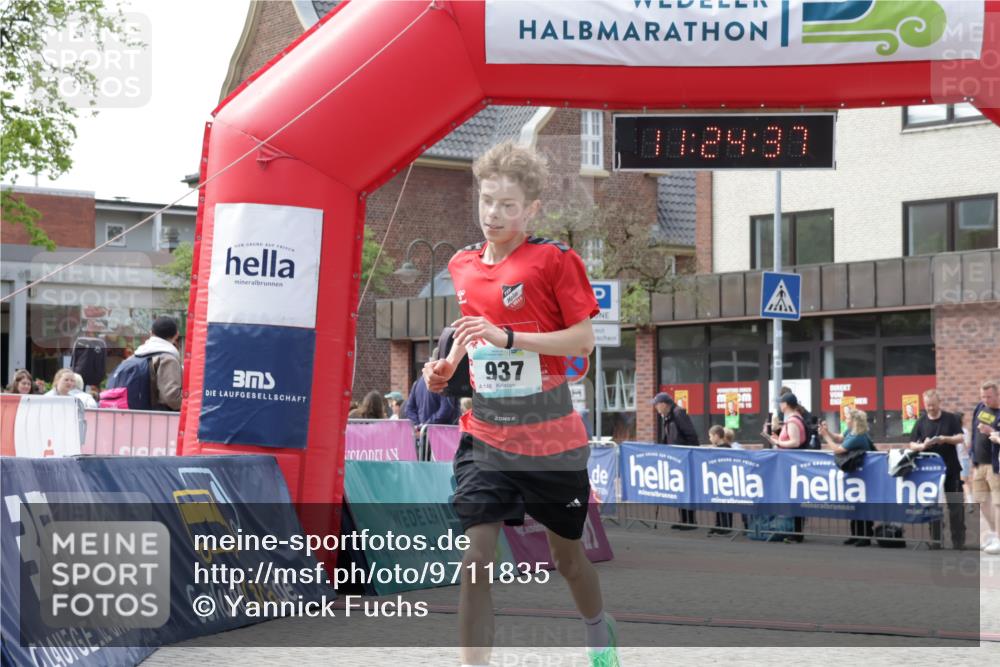 10.05.2026 - 8. Wedeler Halbmarathon Yannick Fuchs http://msf.ph/oto/9711835 10.05.2026 11:24:35 Ziel 937 meine-sportfotos.de