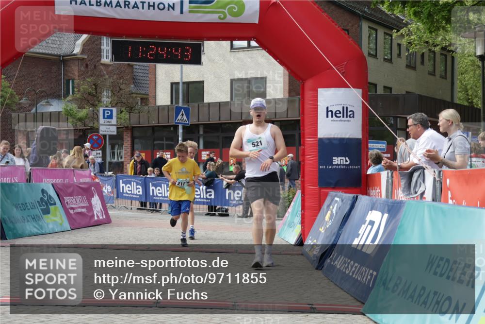 10.05.2026 - 8. Wedeler Halbmarathon Yannick Fuchs http://msf.ph/oto/9711855 10.05.2026 11:24:42 Ziel 99, 521, 808, 2181 meine-sportfotos.de