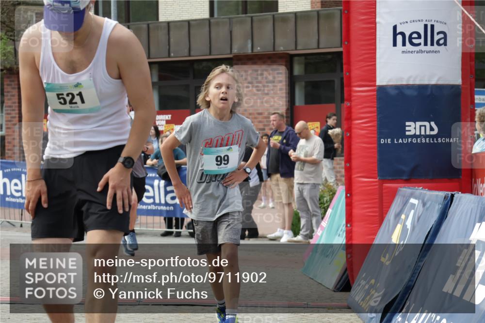10.05.2026 - 8. Wedeler Halbmarathon Yannick Fuchs http://msf.ph/oto/9711902 10.05.2026 11:24:45 Ziel 99, 521, 808, 2181 meine-sportfotos.de