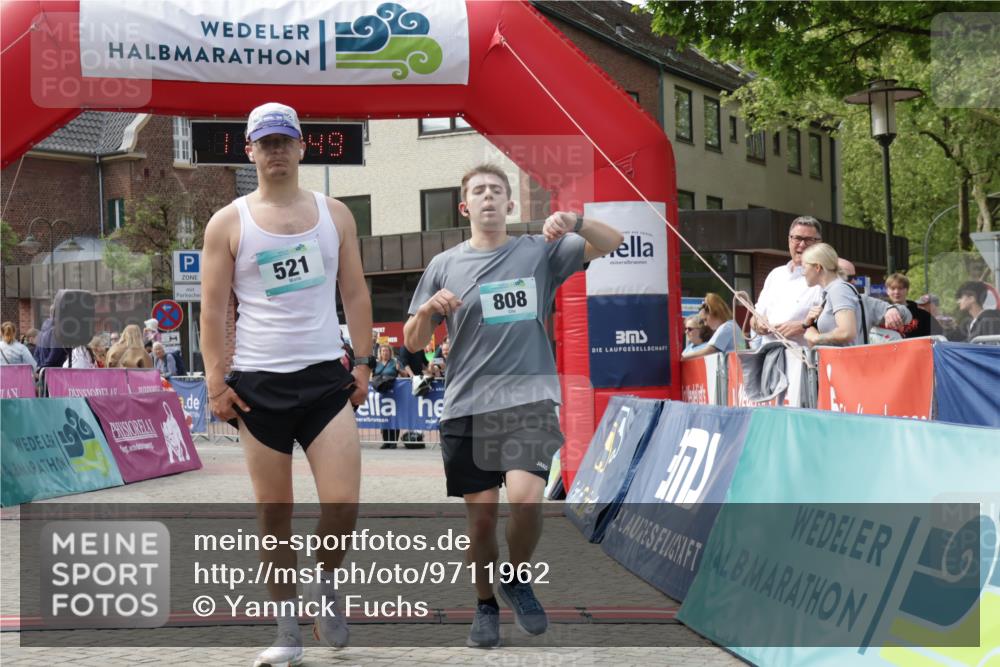 10.05.2026 - 8. Wedeler Halbmarathon Yannick Fuchs http://msf.ph/oto/9711962 10.05.2026 11:24:48 Ziel 99, 808, 2181 meine-sportfotos.de