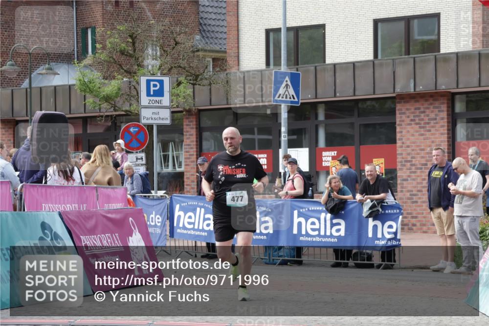 10.05.2026 - 8. Wedeler Halbmarathon Yannick Fuchs http://msf.ph/oto/9711996 10.05.2026 11:24:58 Ziel 477 meine-sportfotos.de
