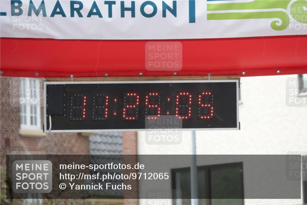 10.05.2026 - 8. Wedeler Halbmarathon Yannick Fuchs http://msf.ph/oto/9712065 10.05.2026 11:25:03 Ziel 477 meine-sportfotos.de