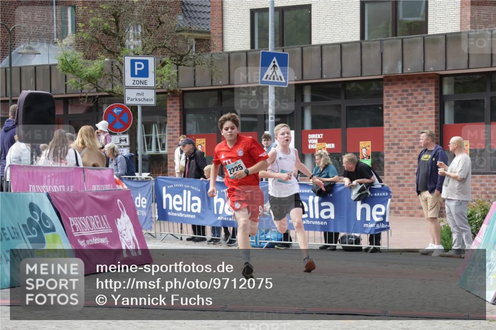 10.05.2026 - 8. Wedeler Halbmarathon Yannick Fuchs http://msf.ph/oto/9712075 10.05.2026 11:25:15 Ziel 803, 838, 2225 meine-sportfotos.de