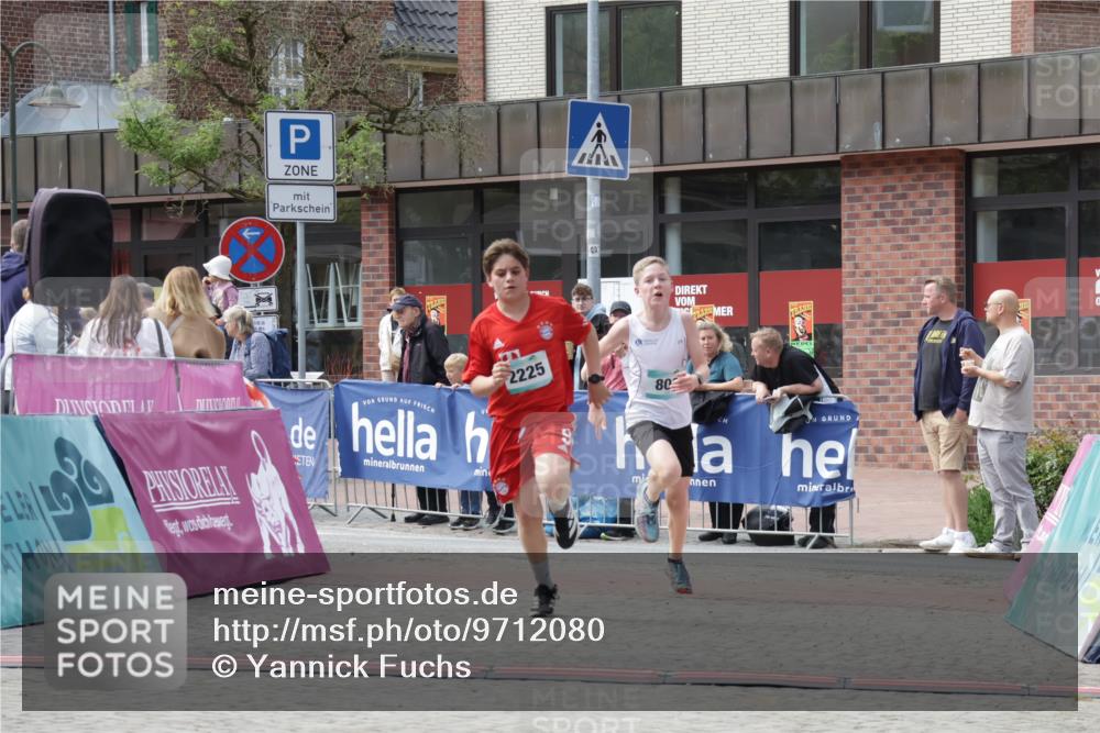 10.05.2026 - 8. Wedeler Halbmarathon Yannick Fuchs http://msf.ph/oto/9712080 10.05.2026 11:25:15 Ziel 803, 838, 2225 meine-sportfotos.de
