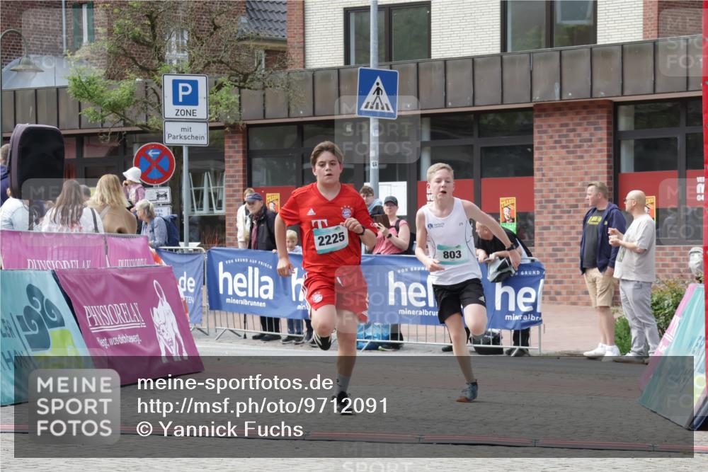 10.05.2026 - 8. Wedeler Halbmarathon Yannick Fuchs http://msf.ph/oto/9712091 10.05.2026 11:25:15 Ziel 803, 838, 2225 meine-sportfotos.de
