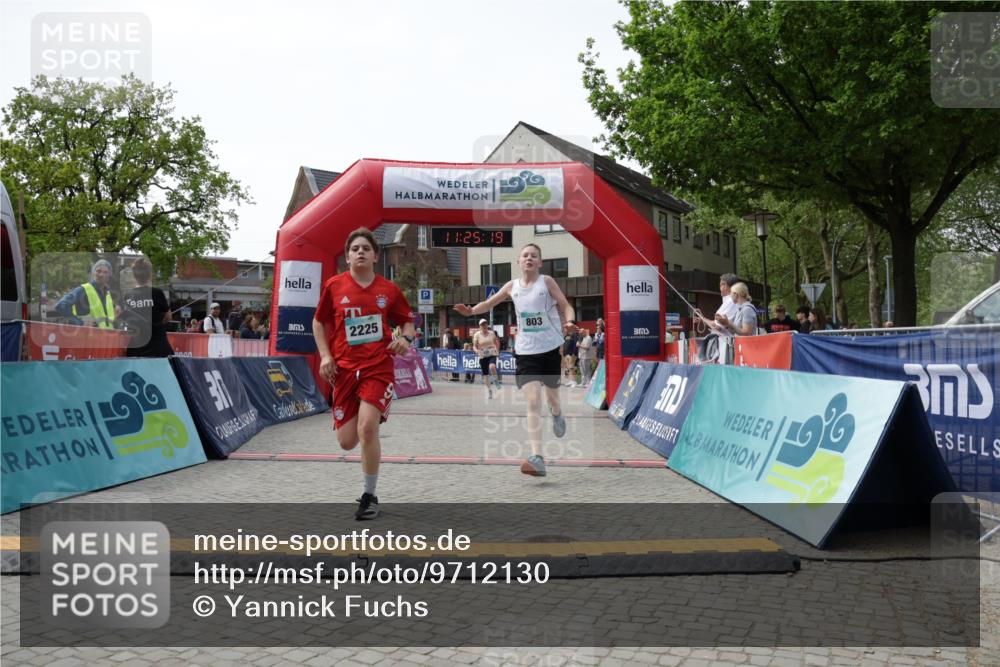 10.05.2026 - 8. Wedeler Halbmarathon Yannick Fuchs http://msf.ph/oto/9712130 10.05.2026 11:25:17 Ziel 803, 838, 2225 meine-sportfotos.de