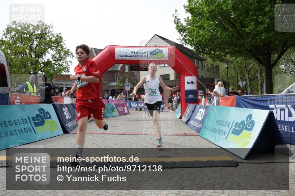 10.05.2026 - 8. Wedeler Halbmarathon Yannick Fuchs http://msf.ph/oto/9712138 10.05.2026 11:25:18 Ziel 803, 838, 2225 meine-sportfotos.de