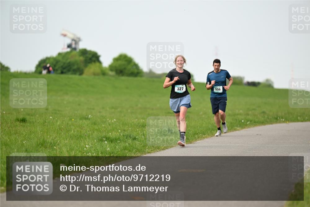 10.05.2026 - 8. Wedeler Halbmarathon Dr. Thomas Lammeyer http://msf.ph/oto/9712219 10.05.2026 12:08:00 Laufen 327, 556 meine-sportfotos.de