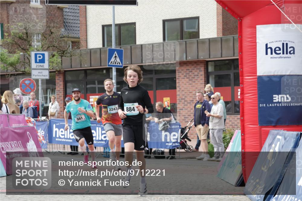 10.05.2026 - 8. Wedeler Halbmarathon Yannick Fuchs http://msf.ph/oto/9712221 10.05.2026 11:25:23 Ziel 561, 838, 884, 2243 meine-sportfotos.de