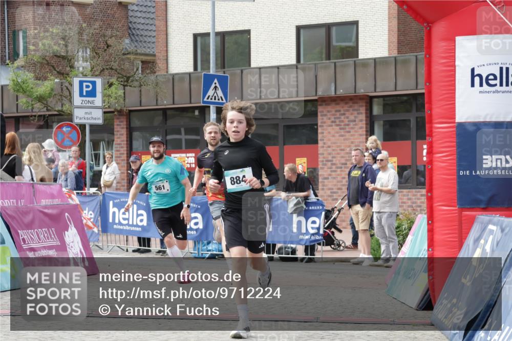 10.05.2026 - 8. Wedeler Halbmarathon Yannick Fuchs http://msf.ph/oto/9712224 10.05.2026 11:25:23 Ziel 561, 838, 884, 2243 meine-sportfotos.de