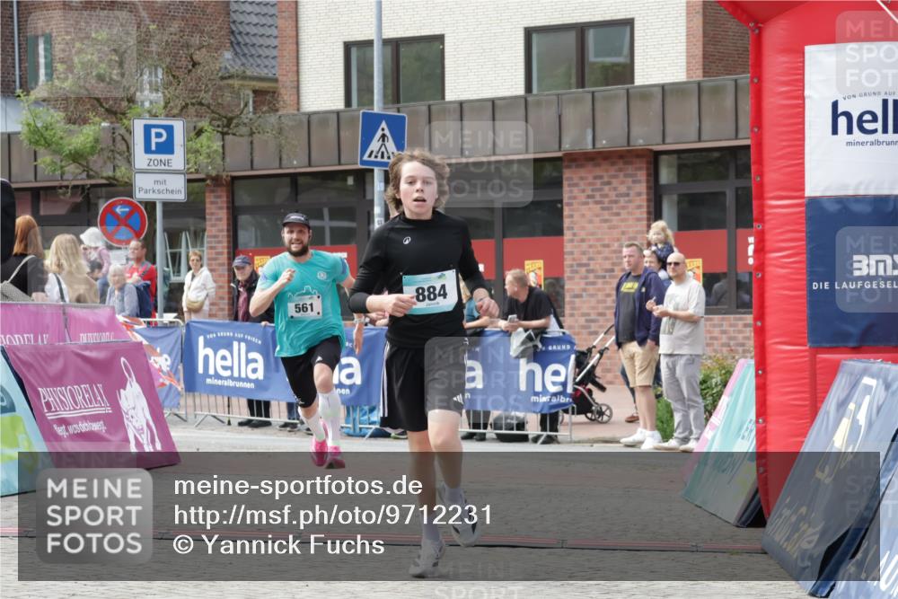 10.05.2026 - 8. Wedeler Halbmarathon Yannick Fuchs http://msf.ph/oto/9712231 10.05.2026 11:25:23 Ziel 561, 838, 884, 2243 meine-sportfotos.de