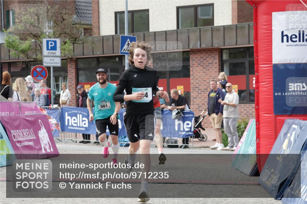 10.05.2026 - 8. Wedeler Halbmarathon Yannick Fuchs http://msf.ph/oto/9712235 10.05.2026 11:25:23 Ziel 561, 838, 884, 2243 meine-sportfotos.de