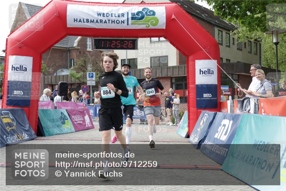 10.05.2026 - 8. Wedeler Halbmarathon Yannick Fuchs http://msf.ph/oto/9712259 10.05.2026 11:25:24 Ziel 561, 838, 884, 2243 meine-sportfotos.de