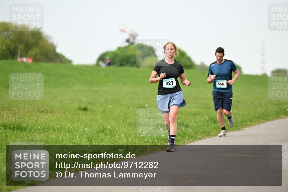 10.05.2026 - 8. Wedeler Halbmarathon Dr. Thomas Lammeyer http://msf.ph/oto/9712282 10.05.2026 12:08:03 Laufen 327, 556 meine-sportfotos.de