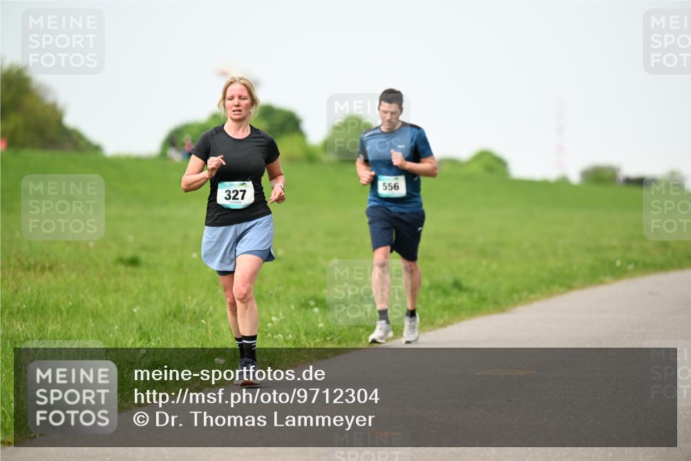 10.05.2026 - 8. Wedeler Halbmarathon Dr. Thomas Lammeyer http://msf.ph/oto/9712304 10.05.2026 12:08:05 Laufen 556, 327 meine-sportfotos.de