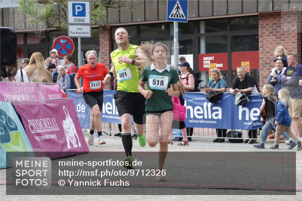 10.05.2026 - 8. Wedeler Halbmarathon Yannick Fuchs http://msf.ph/oto/9712326 10.05.2026 11:25:37 Ziel 518, 801, 2117 meine-sportfotos.de