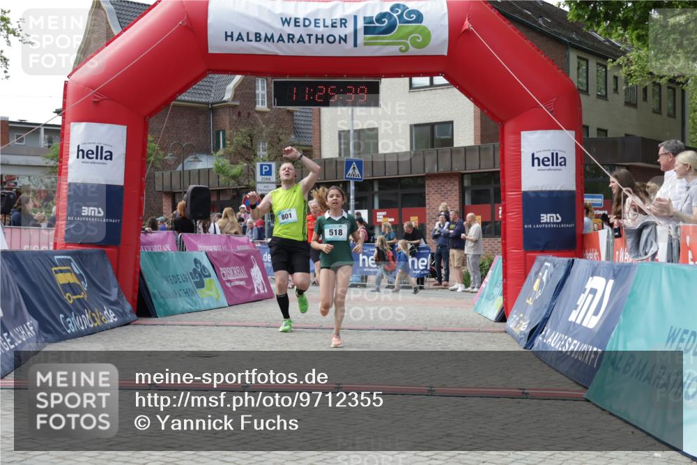 10.05.2026 - 8. Wedeler Halbmarathon Yannick Fuchs http://msf.ph/oto/9712355 10.05.2026 11:25:38 Ziel 518, 801, 2117 meine-sportfotos.de