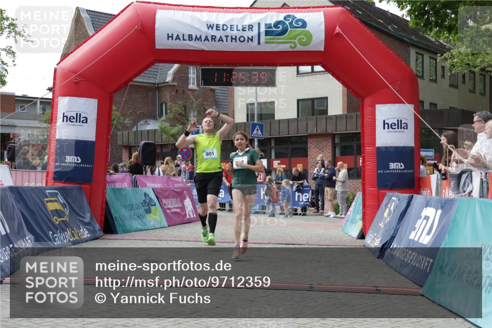 10.05.2026 - 8. Wedeler Halbmarathon Yannick Fuchs http://msf.ph/oto/9712359 10.05.2026 11:25:38 Ziel 518, 801, 2117 meine-sportfotos.de