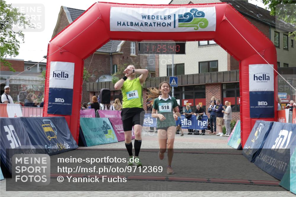 10.05.2026 - 8. Wedeler Halbmarathon Yannick Fuchs http://msf.ph/oto/9712369 10.05.2026 11:25:38 Ziel 518, 801, 2117 meine-sportfotos.de