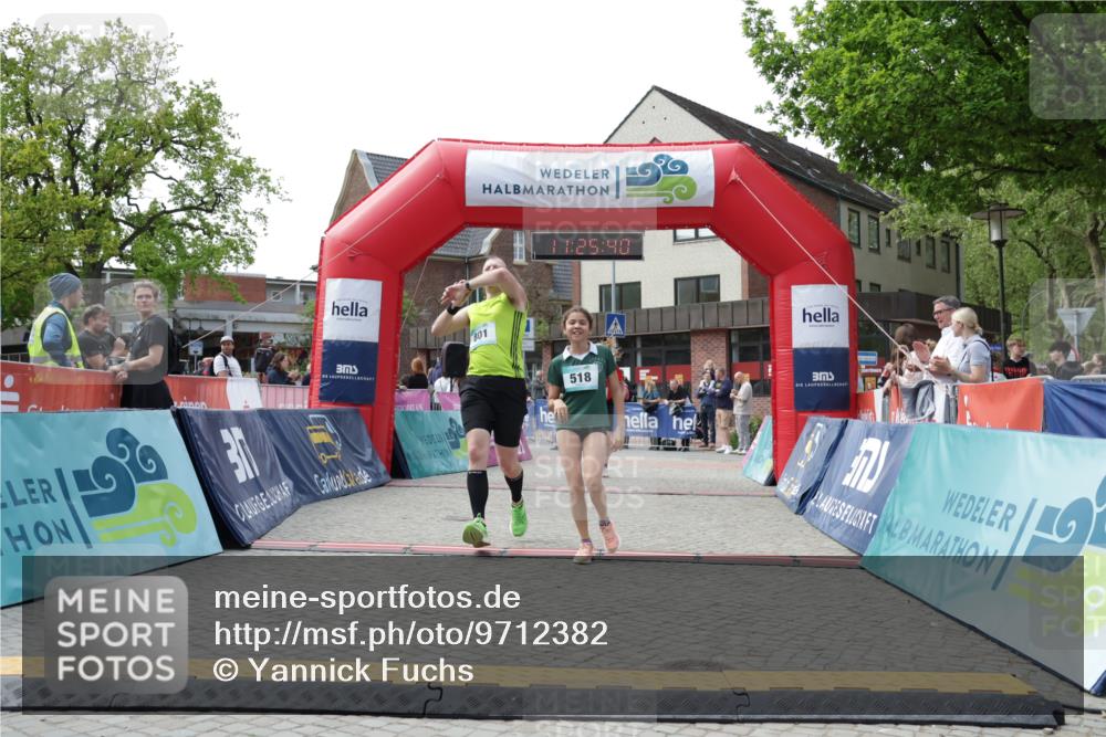 10.05.2026 - 8. Wedeler Halbmarathon Yannick Fuchs http://msf.ph/oto/9712382 10.05.2026 11:25:39 Ziel 518, 801, 2117 meine-sportfotos.de