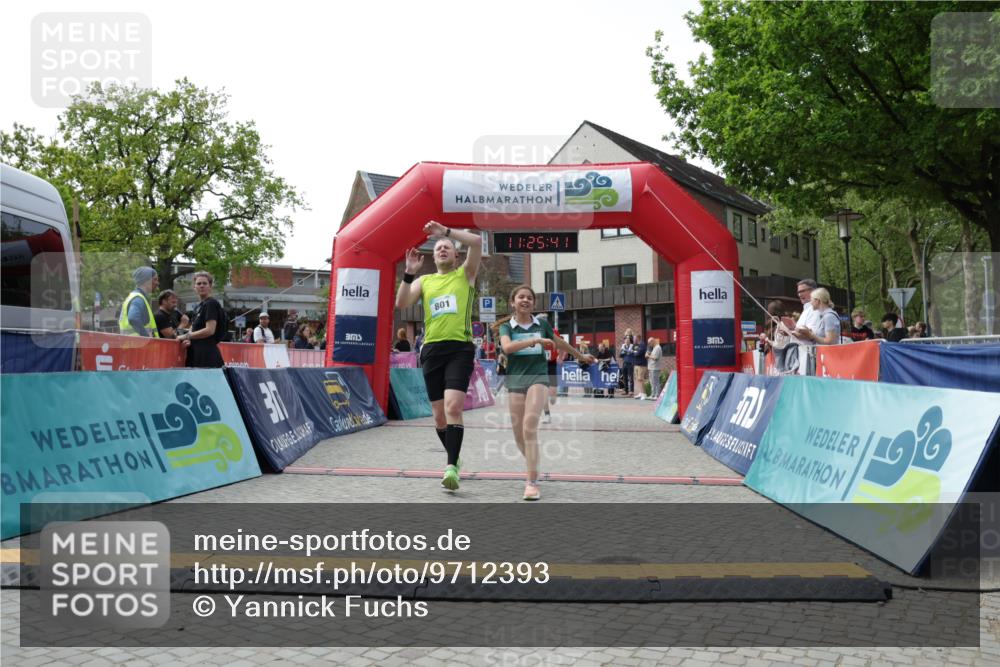 10.05.2026 - 8. Wedeler Halbmarathon Yannick Fuchs http://msf.ph/oto/9712393 10.05.2026 11:25:39 Ziel 518, 801, 2117 meine-sportfotos.de