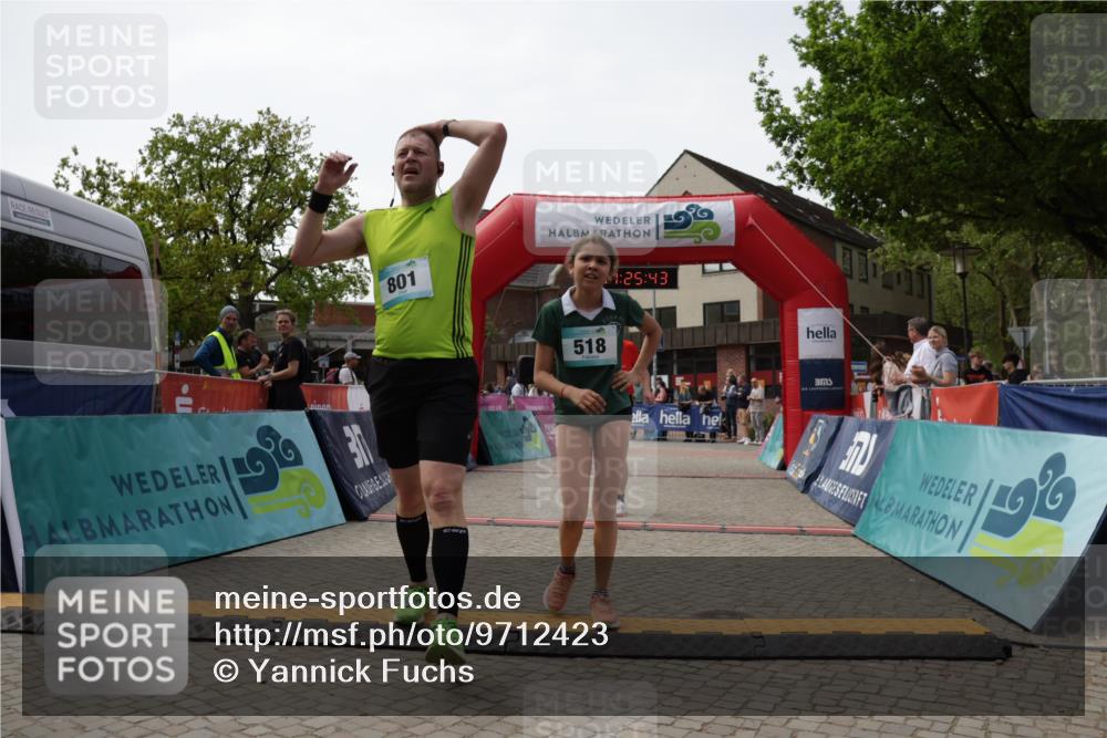 10.05.2026 - 8. Wedeler Halbmarathon Yannick Fuchs http://msf.ph/oto/9712423 10.05.2026 11:25:41 Ziel 518, 801, 2117 meine-sportfotos.de