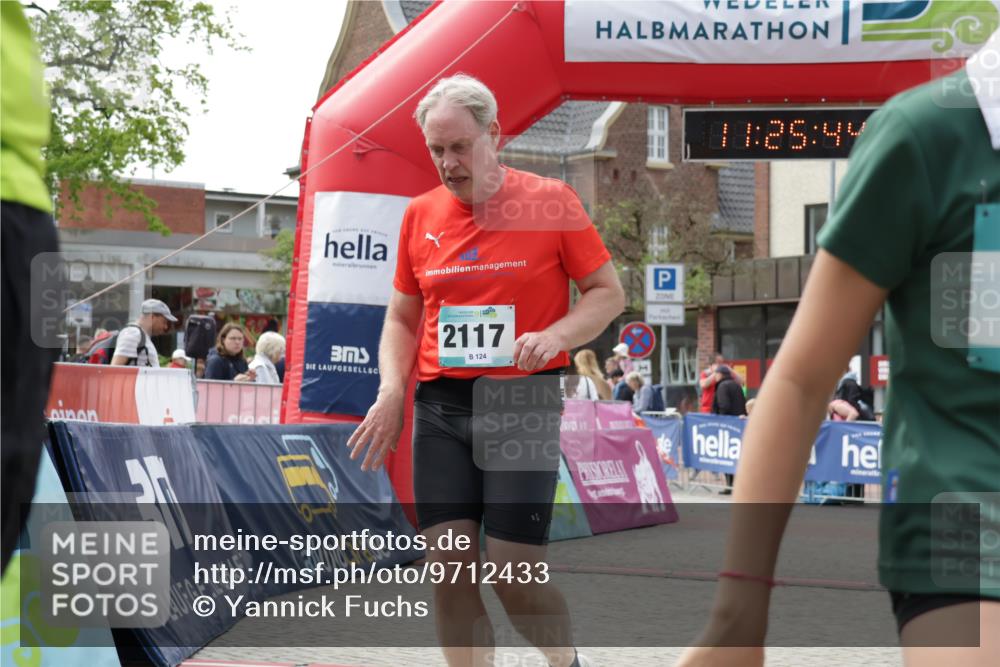 10.05.2026 - 8. Wedeler Halbmarathon Yannick Fuchs http://msf.ph/oto/9712433 10.05.2026 11:25:42 Ziel 518, 801, 2117 meine-sportfotos.de