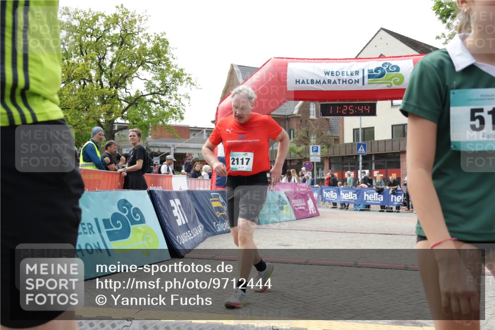 10.05.2026 - 8. Wedeler Halbmarathon Yannick Fuchs http://msf.ph/oto/9712444 10.05.2026 11:25:43 Ziel 518, 801, 2117 meine-sportfotos.de