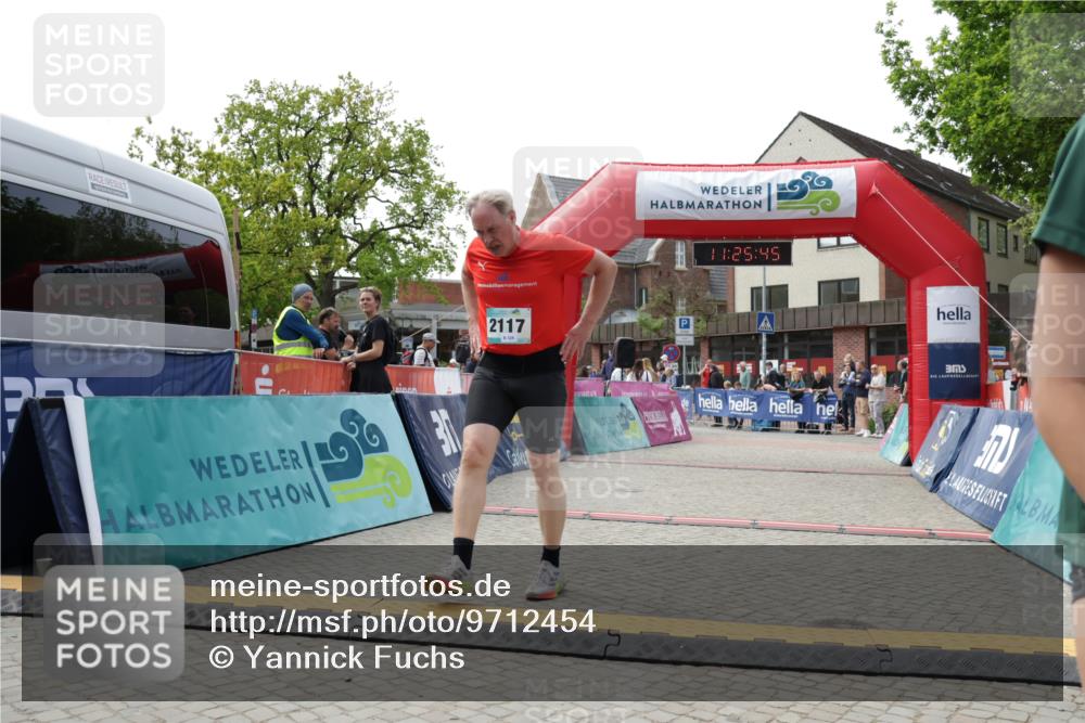 10.05.2026 - 8. Wedeler Halbmarathon Yannick Fuchs http://msf.ph/oto/9712454 10.05.2026 11:25:43 Ziel 518, 801, 2117 meine-sportfotos.de
