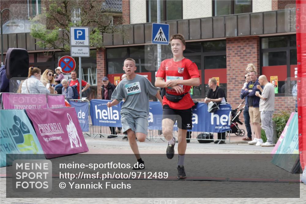 10.05.2026 - 8. Wedeler Halbmarathon Yannick Fuchs http://msf.ph/oto/9712489 10.05.2026 11:26:05 Ziel 931, 2096 meine-sportfotos.de