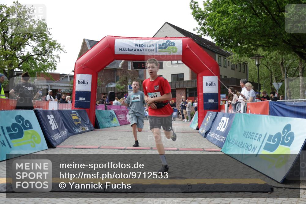10.05.2026 - 8. Wedeler Halbmarathon Yannick Fuchs http://msf.ph/oto/9712533 10.05.2026 11:26:06 Ziel 931, 2096 meine-sportfotos.de