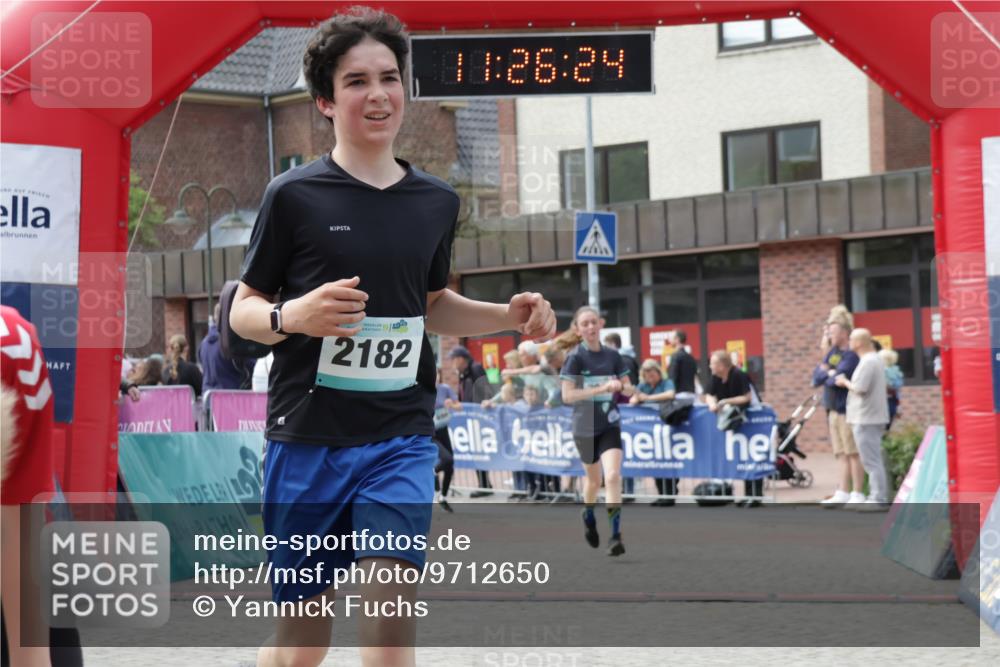 10.05.2026 - 8. Wedeler Halbmarathon Yannick Fuchs http://msf.ph/oto/9712650 10.05.2026 11:26:22 Ziel 699, 940, 2046, 2182 meine-sportfotos.de