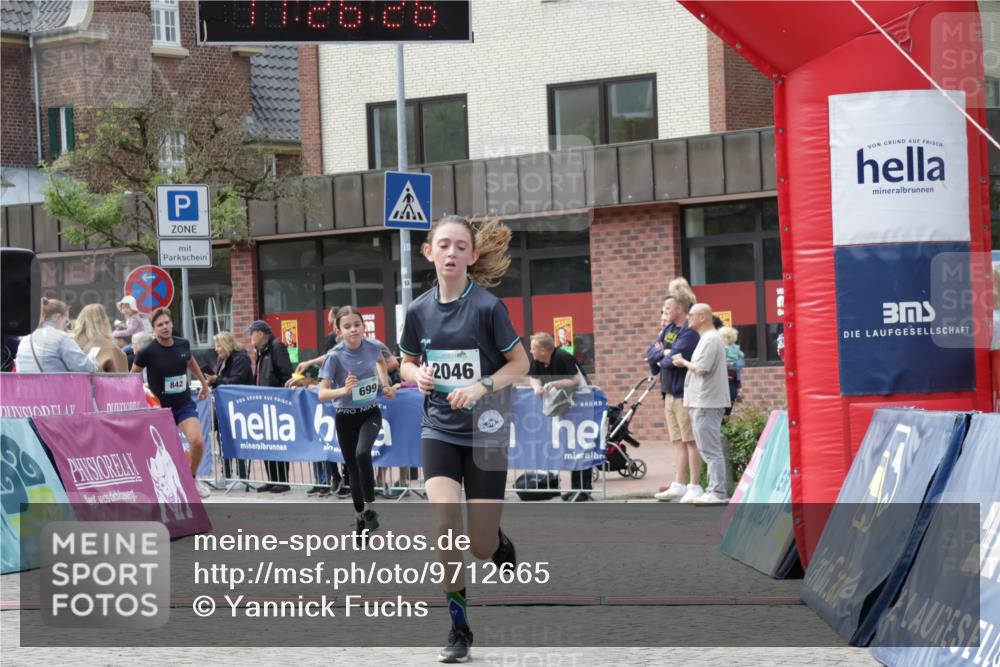 10.05.2026 - 8. Wedeler Halbmarathon Yannick Fuchs http://msf.ph/oto/9712665 10.05.2026 11:26:24 Ziel 572, 699, 841, 842, 940, 2046, 2182 meine-sportfotos.de