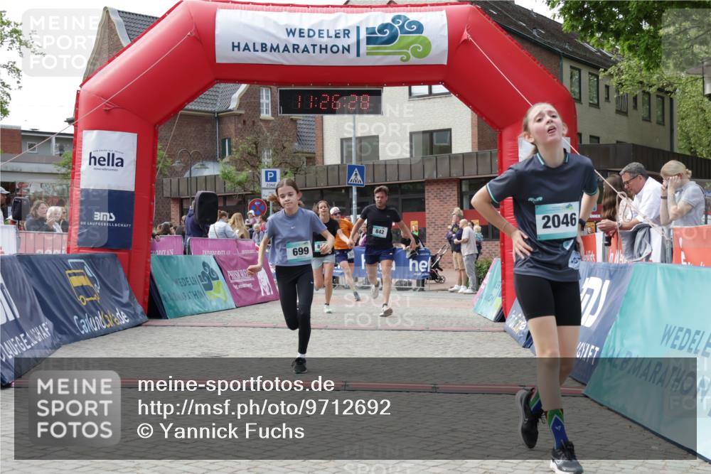 10.05.2026 - 8. Wedeler Halbmarathon Yannick Fuchs http://msf.ph/oto/9712692 10.05.2026 11:26:26 Ziel 572, 699, 841, 842, 2046, 2157, 2182 meine-sportfotos.de