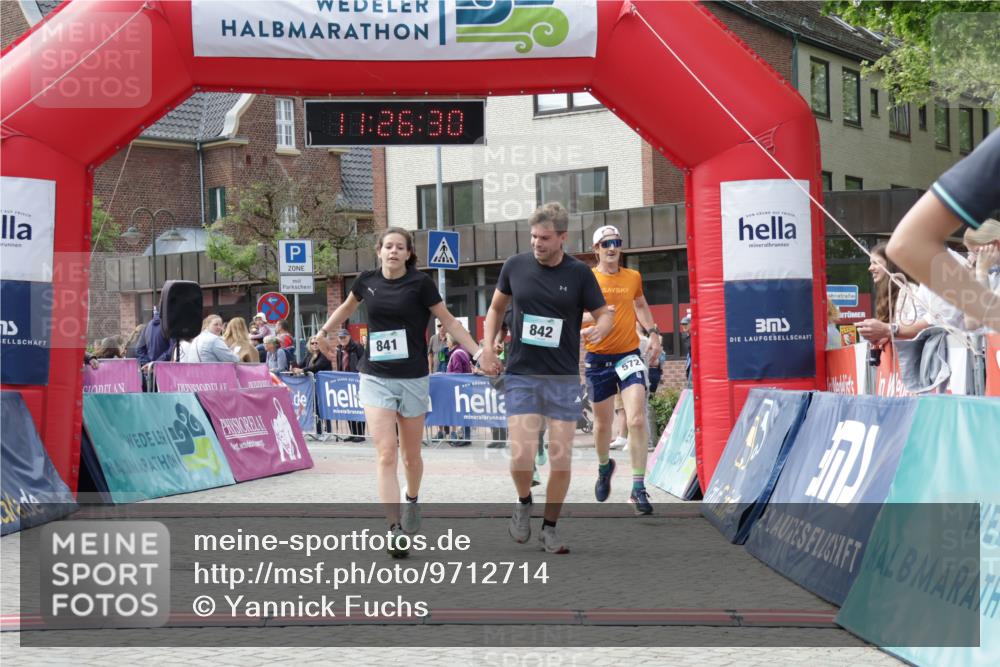 10.05.2026 - 8. Wedeler Halbmarathon Yannick Fuchs http://msf.ph/oto/9712714 10.05.2026 11:26:28 Ziel 572, 699, 841, 842, 2046, 2157 meine-sportfotos.de