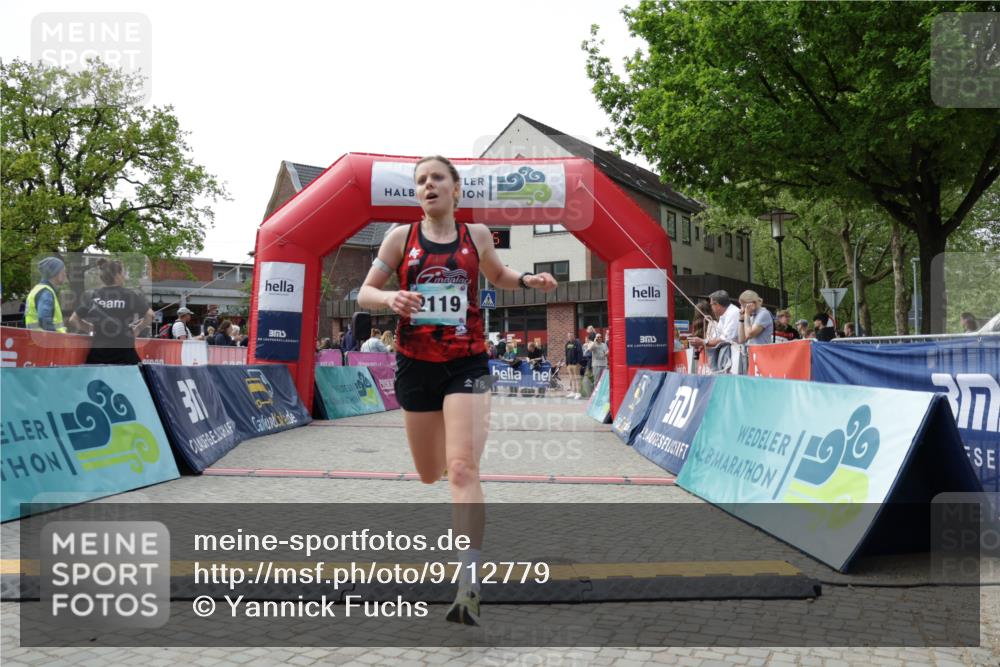 10.05.2026 - 8. Wedeler Halbmarathon Yannick Fuchs http://msf.ph/oto/9712779 10.05.2026 11:26:44 Ziel 167, 438, 989, 2119 meine-sportfotos.de