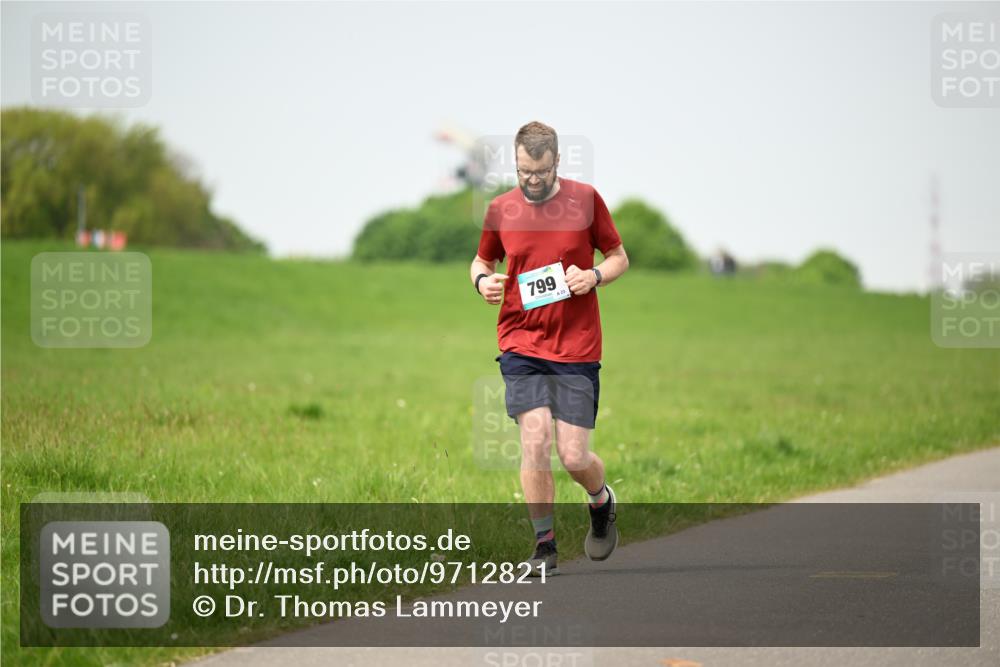 10.05.2026 - 8. Wedeler Halbmarathon Dr. Thomas Lammeyer http://msf.ph/oto/9712821 10.05.2026 12:10:30 Laufen 799 meine-sportfotos.de