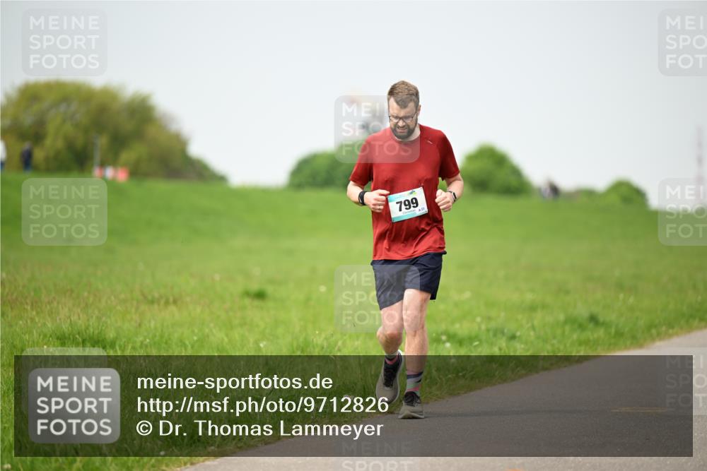 10.05.2026 - 8. Wedeler Halbmarathon Dr. Thomas Lammeyer http://msf.ph/oto/9712826 10.05.2026 12:10:31 Laufen 799 meine-sportfotos.de