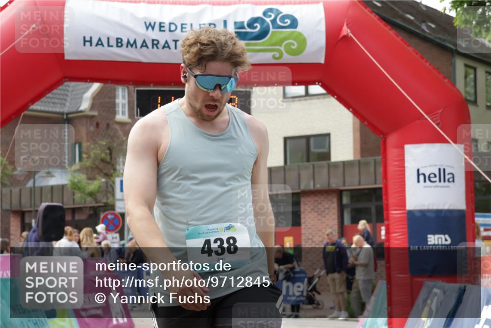 10.05.2026 - 8. Wedeler Halbmarathon Yannick Fuchs http://msf.ph/oto/9712845 10.05.2026 11:26:51 Ziel 167, 438, 989 meine-sportfotos.de