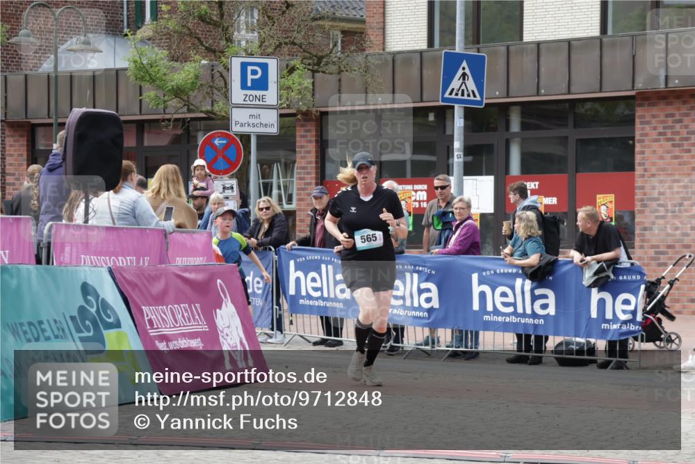 10.05.2026 - 8. Wedeler Halbmarathon Yannick Fuchs http://msf.ph/oto/9712848 10.05.2026 11:27:02 Ziel 60, 565, 967 meine-sportfotos.de