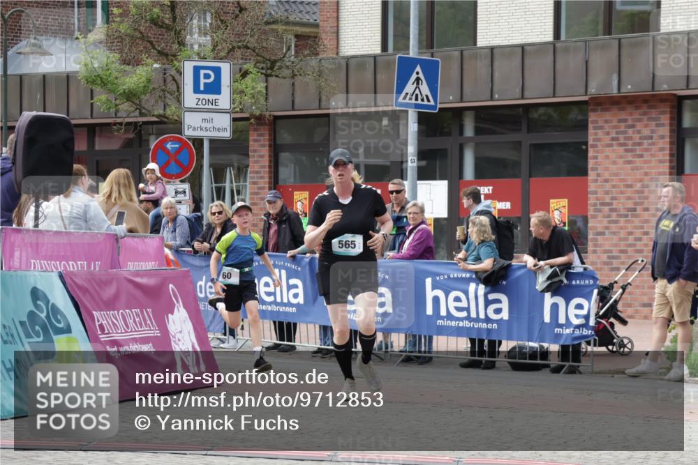 10.05.2026 - 8. Wedeler Halbmarathon Yannick Fuchs http://msf.ph/oto/9712853 10.05.2026 11:27:02 Ziel 60, 565, 967 meine-sportfotos.de