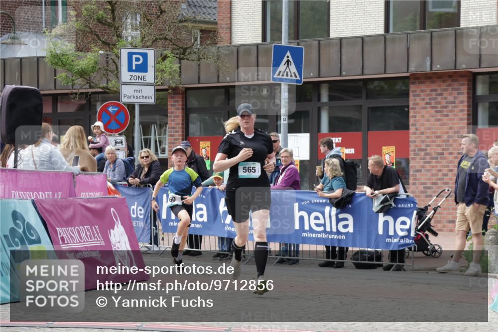 10.05.2026 - 8. Wedeler Halbmarathon Yannick Fuchs http://msf.ph/oto/9712856 10.05.2026 11:27:02 Ziel 60, 565, 967 meine-sportfotos.de
