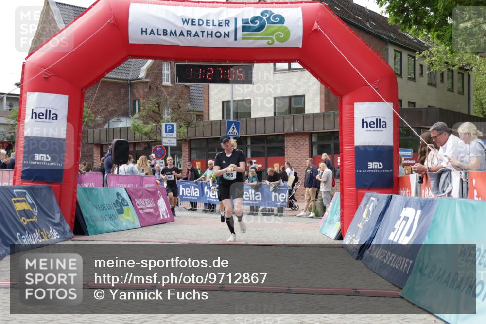 10.05.2026 - 8. Wedeler Halbmarathon Yannick Fuchs http://msf.ph/oto/9712867 10.05.2026 11:27:03 Ziel 60, 565, 967 meine-sportfotos.de