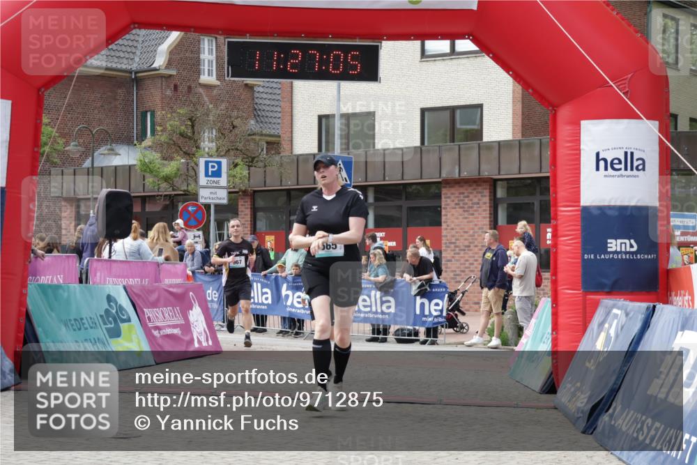 10.05.2026 - 8. Wedeler Halbmarathon Yannick Fuchs http://msf.ph/oto/9712875 10.05.2026 11:27:04 Ziel 60, 565, 967 meine-sportfotos.de