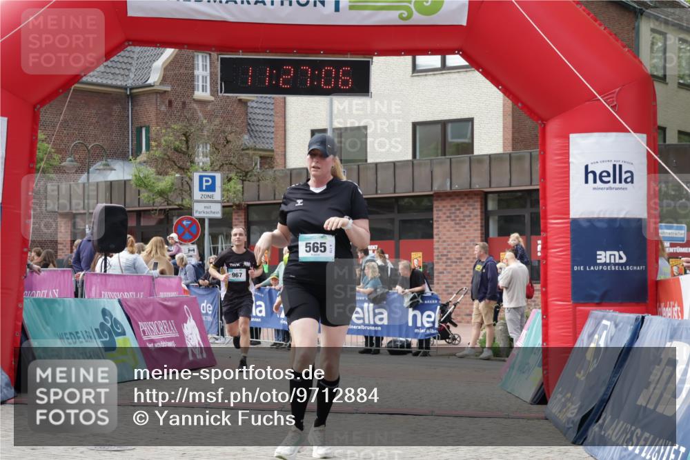 10.05.2026 - 8. Wedeler Halbmarathon Yannick Fuchs http://msf.ph/oto/9712884 10.05.2026 11:27:05 Ziel 60, 565, 967 meine-sportfotos.de