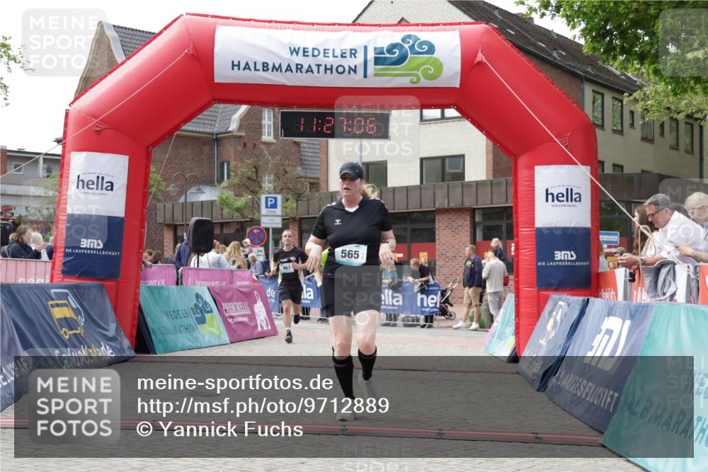 10.05.2026 - 8. Wedeler Halbmarathon Yannick Fuchs http://msf.ph/oto/9712889 10.05.2026 11:27:05 Ziel 60, 565, 967 meine-sportfotos.de