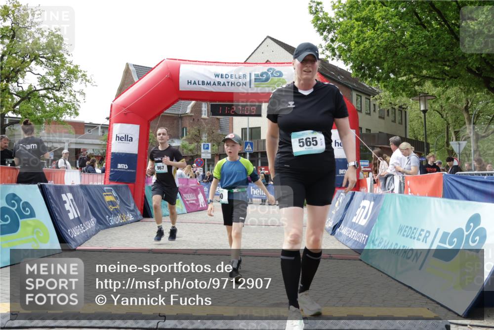 10.05.2026 - 8. Wedeler Halbmarathon Yannick Fuchs http://msf.ph/oto/9712907 10.05.2026 11:27:07 Ziel 60, 565, 967 meine-sportfotos.de