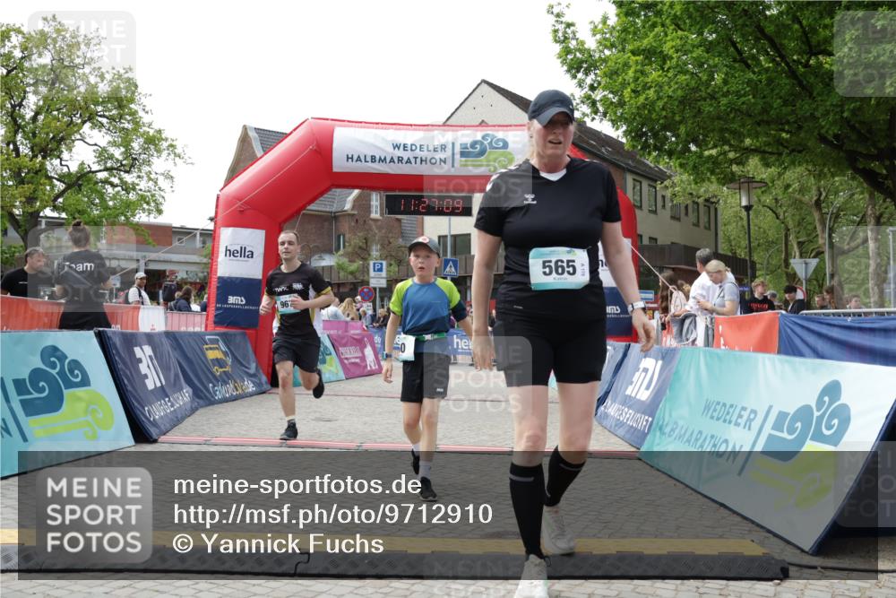 10.05.2026 - 8. Wedeler Halbmarathon Yannick Fuchs http://msf.ph/oto/9712910 10.05.2026 11:27:08 Ziel 60, 565, 967 meine-sportfotos.de
