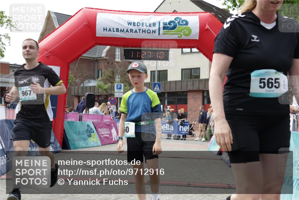 10.05.2026 - 8. Wedeler Halbmarathon Yannick Fuchs http://msf.ph/oto/9712916 10.05.2026 11:27:08 Ziel 60, 565, 967 meine-sportfotos.de